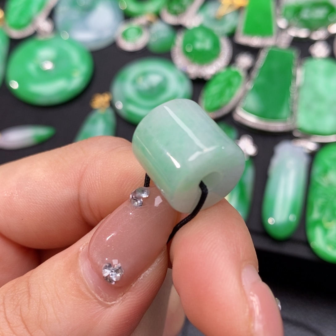 翡翠颈饰未镶嵌翡翠