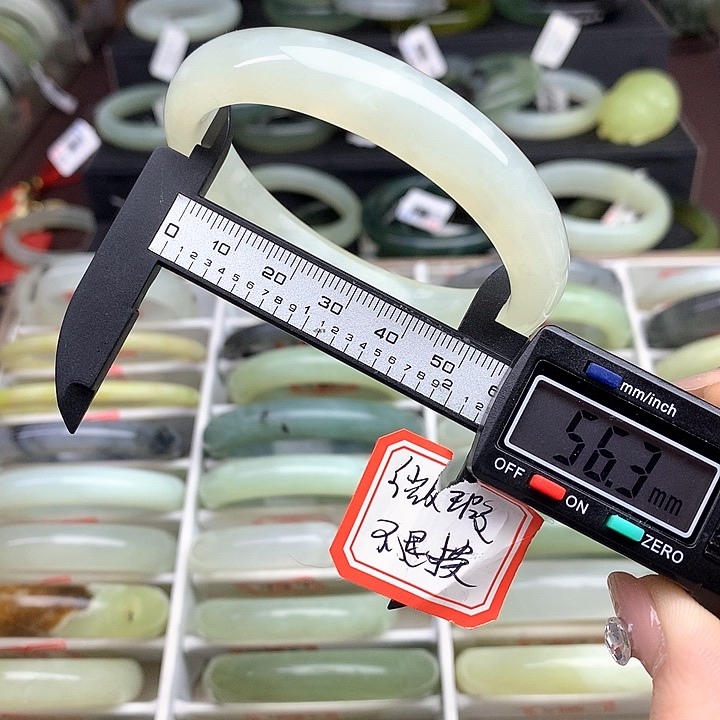 蛇纹石玉手镯未镶嵌502