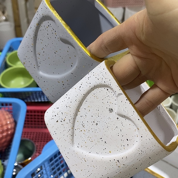 陶盆有孔 瑕疵针孔漏釉介意勿拍外口 8.5外高7.5