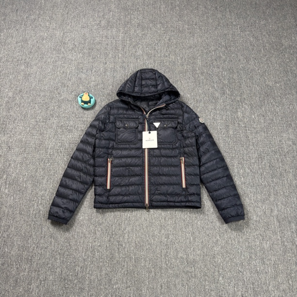 未使用 MONCLER 蒙口 Douret系列藏蓝色轻薄连帽羽绒服/5码