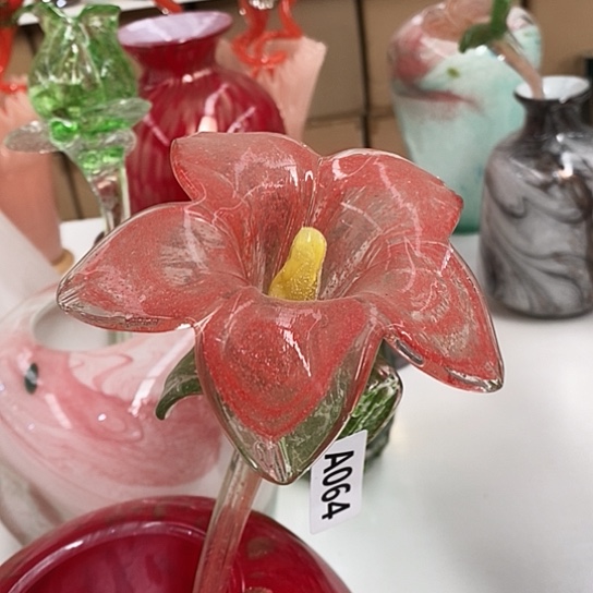 琉璃花瓶高45厘米宽9厘米