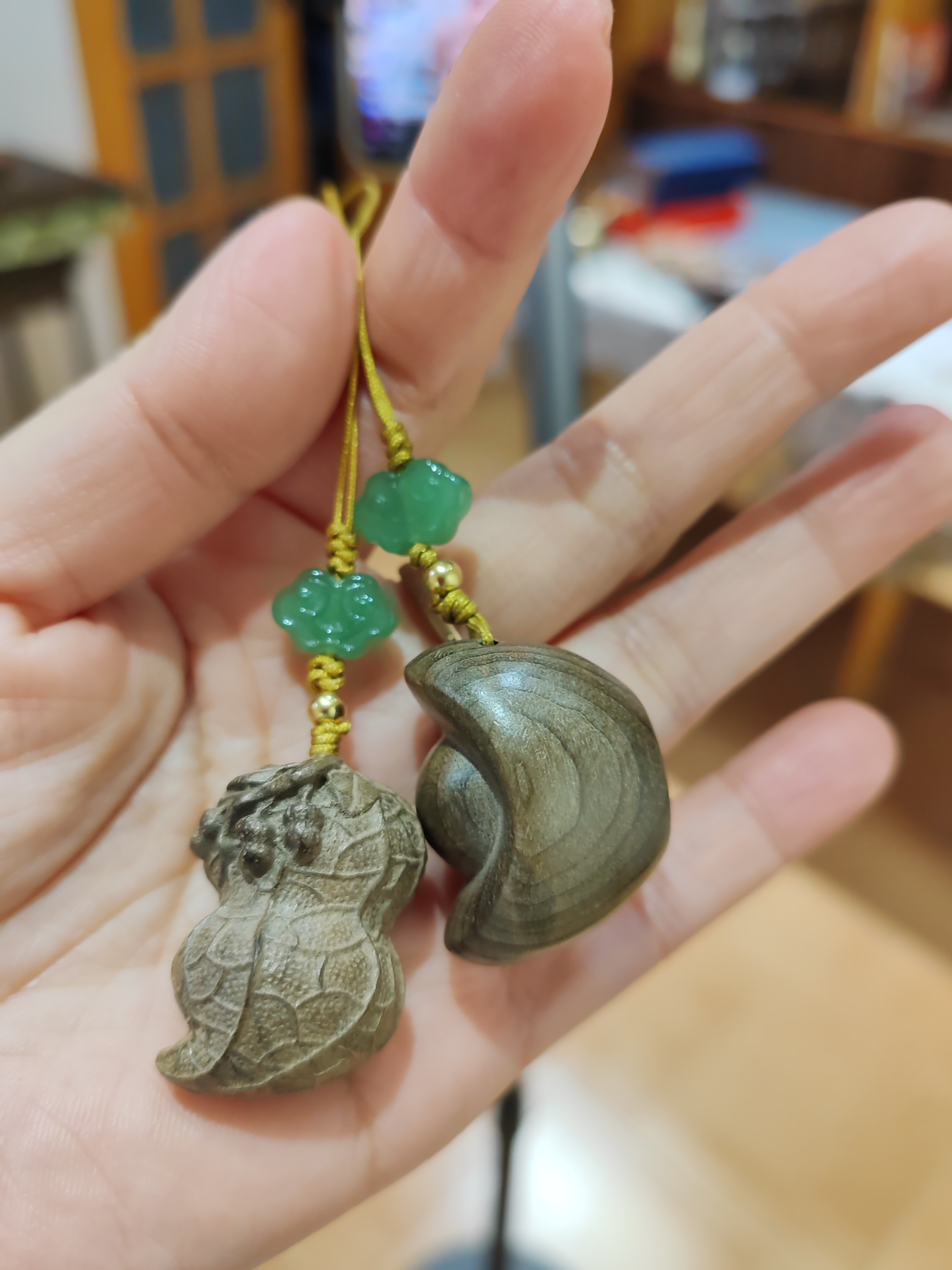 金丝楠木挂件花生元宝