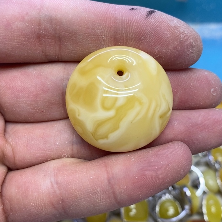 蜜蜡裸石未镶嵌吊坠