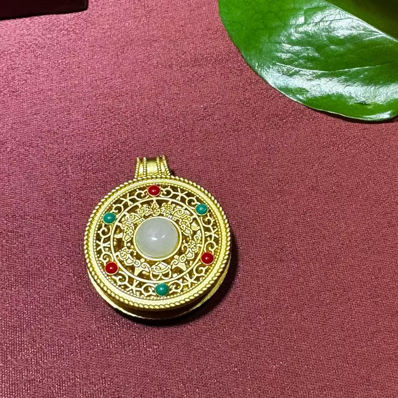 天然和田玉八宝罗盘吊坠（多样性发货拍一发一）