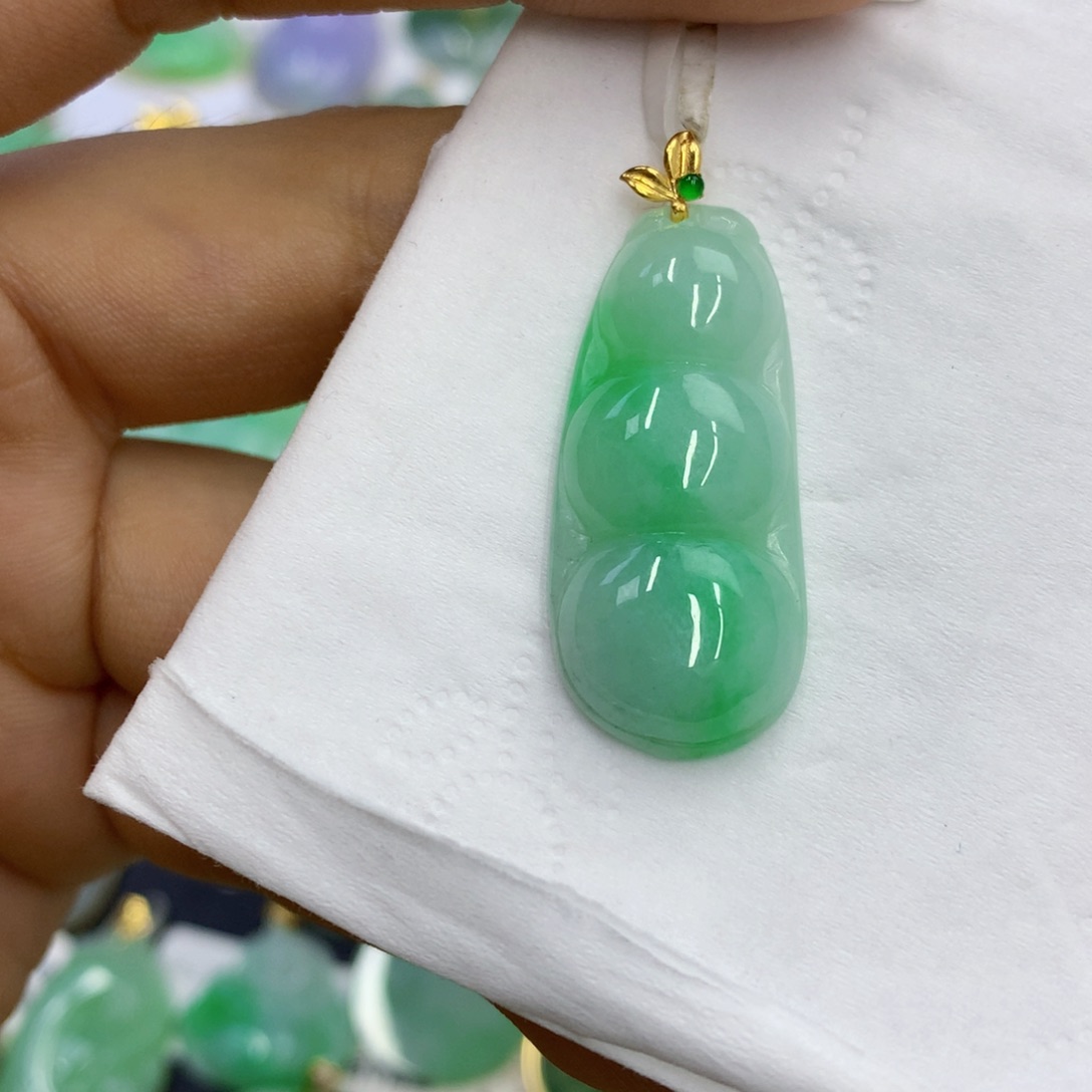 小***喵翡翠18K金镶嵌颈饰