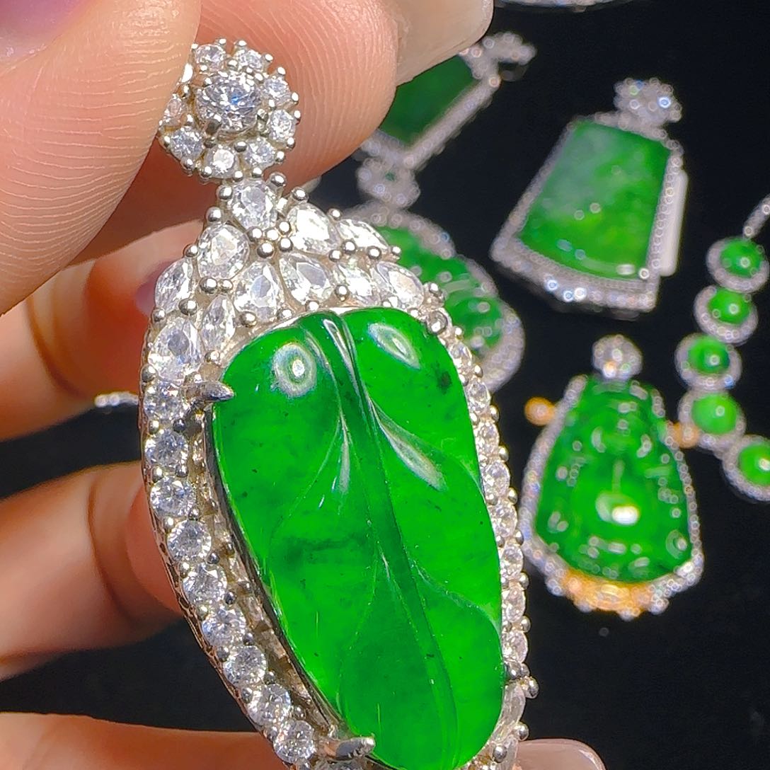 翡翠吊坠(赠链)银S925镶嵌