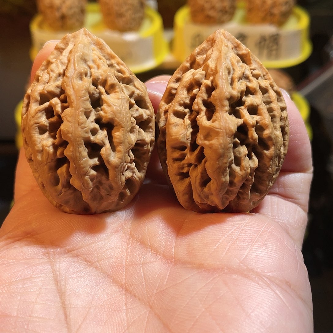 吊坠文玩核桃滚龙纹