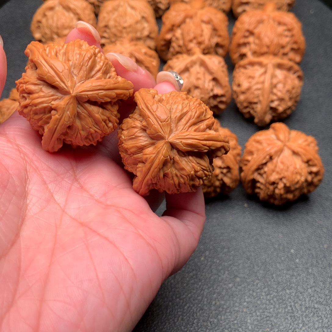 赵***七核桃手串/手链白狮子三棱