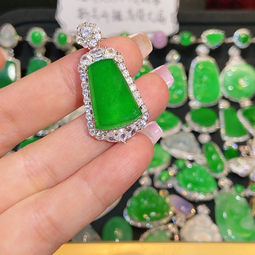 【闪购商品】颈饰未镶嵌翡翠天然翡翠