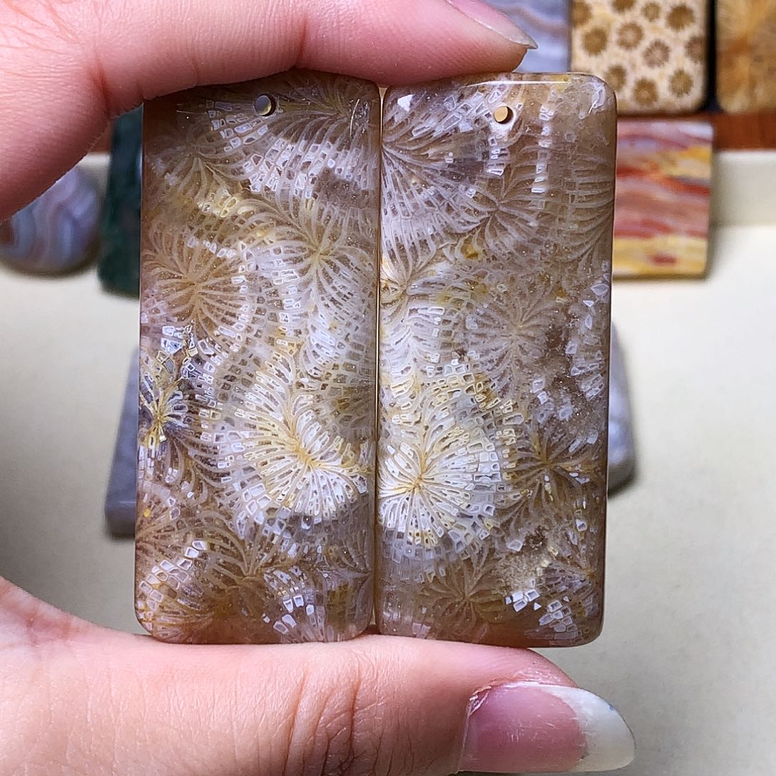 石英质玉颈饰未镶嵌彩*?