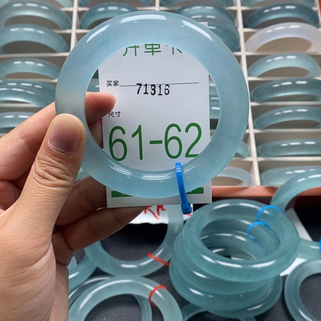 石英质玉未镶嵌手镯