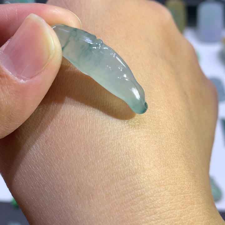 翡翠颈饰未镶嵌玉兰花