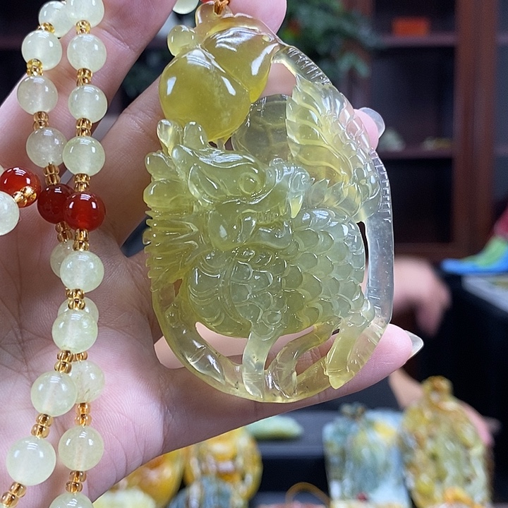蛇纹石玉未镶嵌颈饰