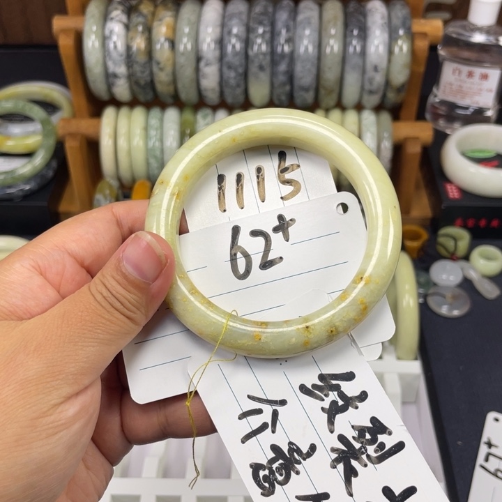 蛇纹石玉未镶嵌手镯有瑕 不退不换