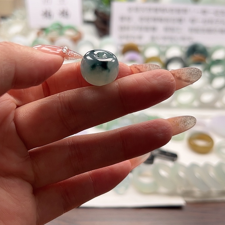 翡翠未镶嵌戒指翡翠