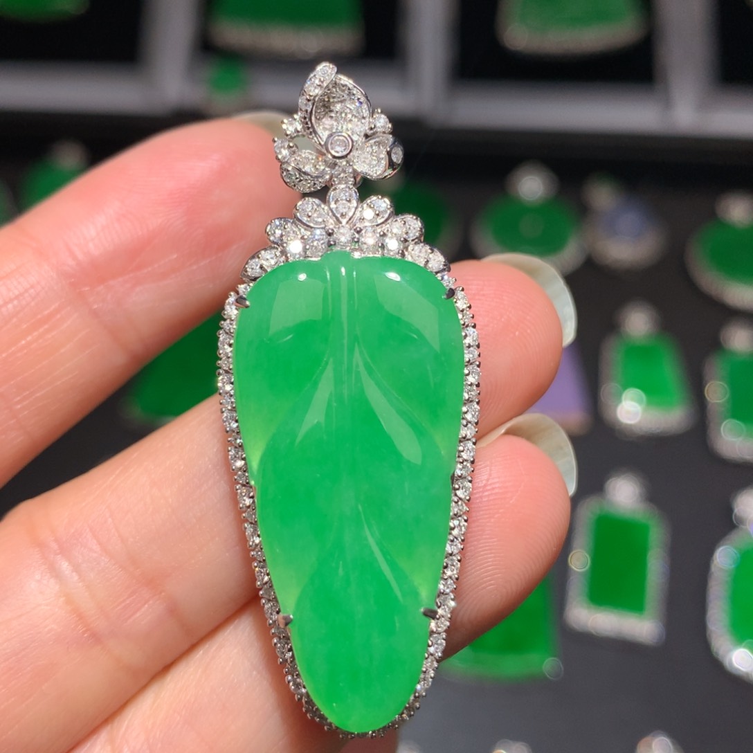 翡翠颈饰18K金镶嵌翡翠