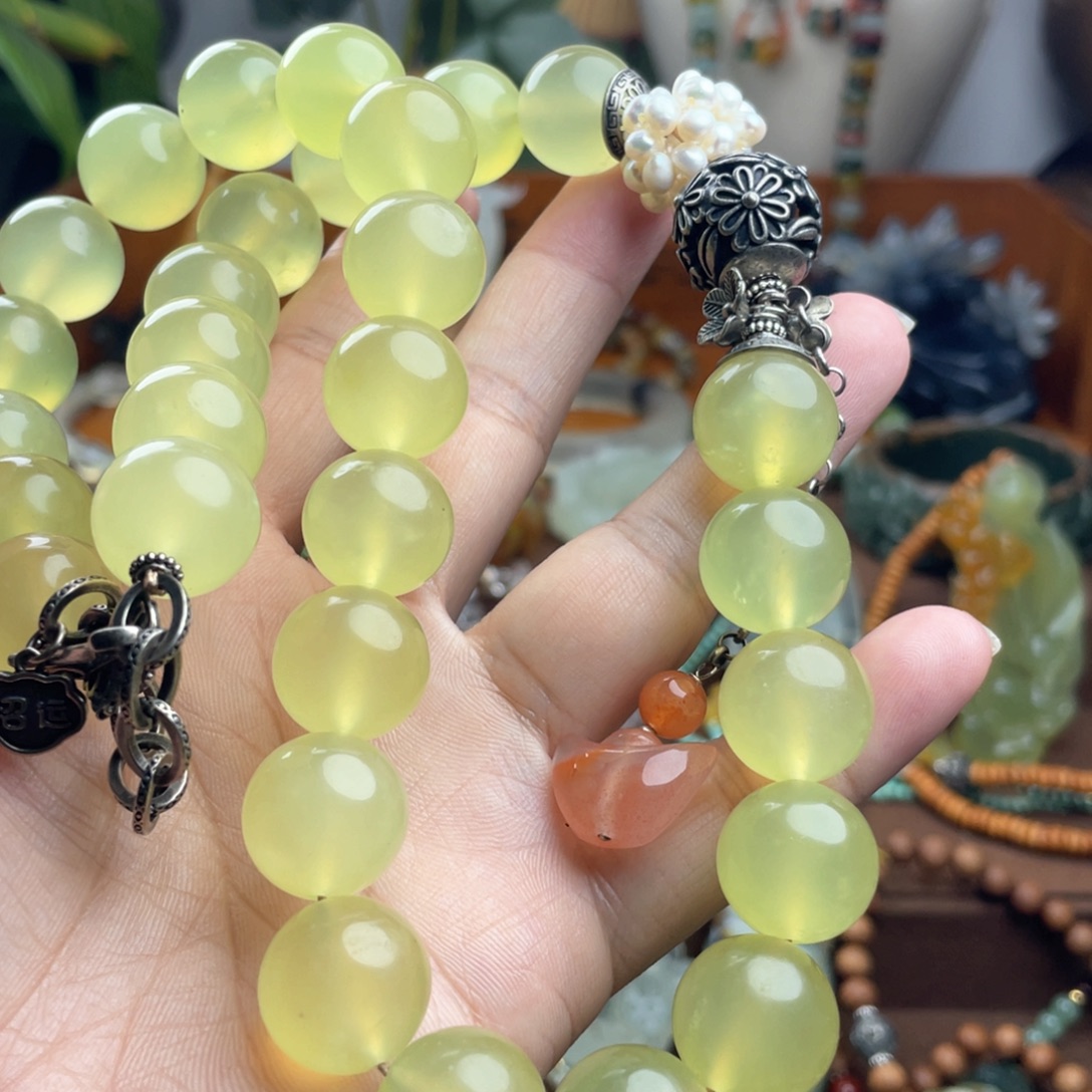 蛇纹石玉未镶嵌吊坠