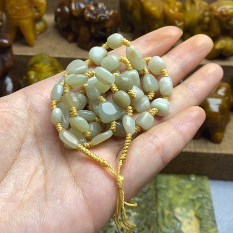 未镶嵌蛇纹石玉颈饰