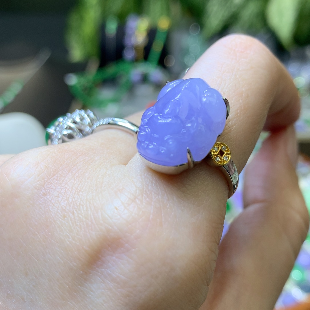 颈饰18K金镶嵌翡翠