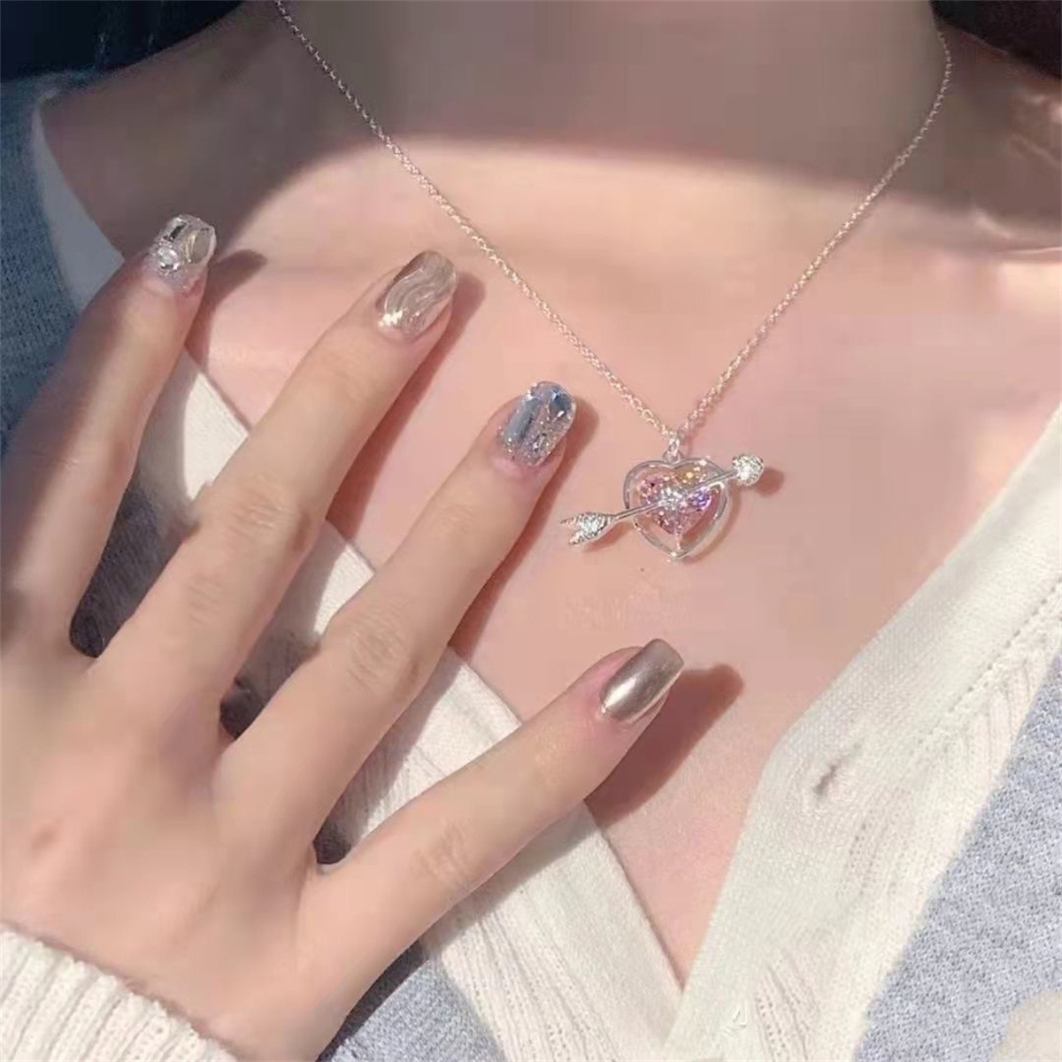 合金项链 粉色爱心宝石一箭穿心项链女轻奢吊坠简约变色锁骨链