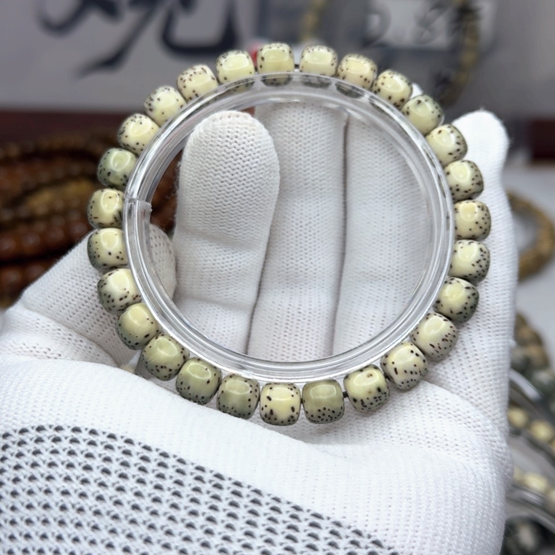 吊坠星月菩提8×7绿背河豚分界线237