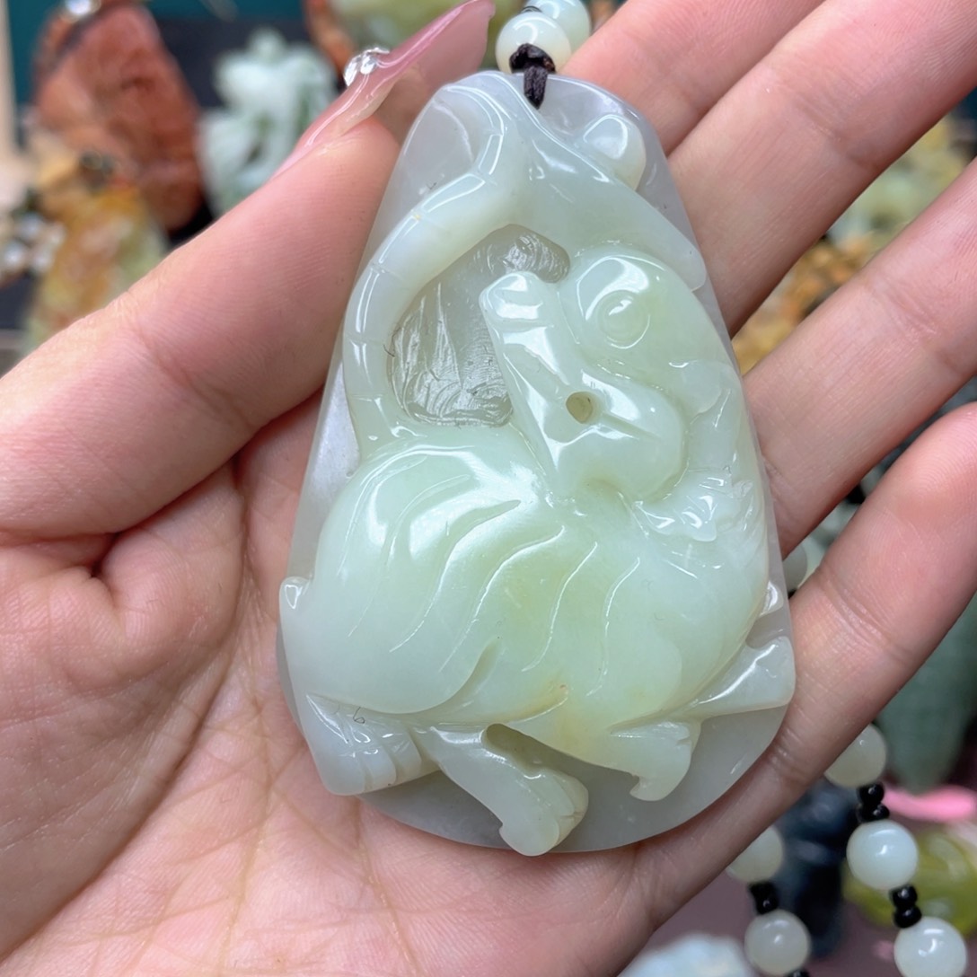 蛇纹石玉颈饰未镶嵌