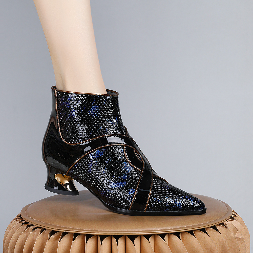 妮彩诗2023年欧美拼色侧拉链短靴女尖头粗跟时尚黑色靴子绒里8206