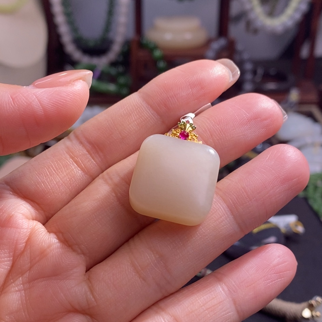 和田玉福利款清货价老矿料浓藕粉18.k方糖未镶嵌