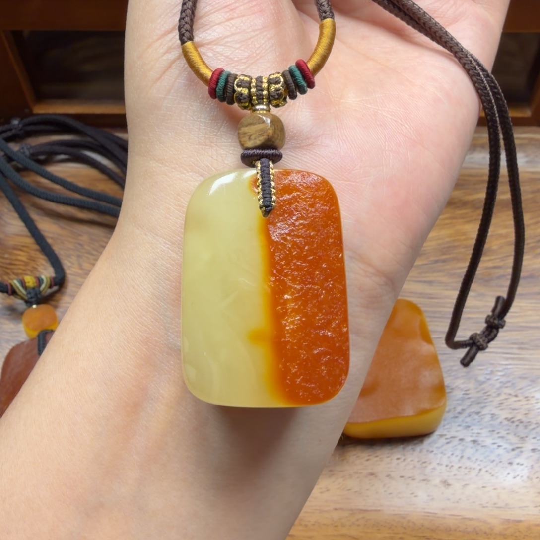 琥珀未镶嵌吊坠(赠链)