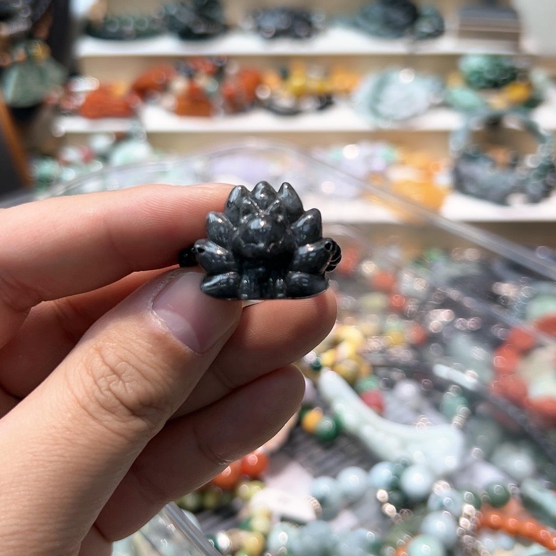 翡翠颈饰未镶嵌戒指