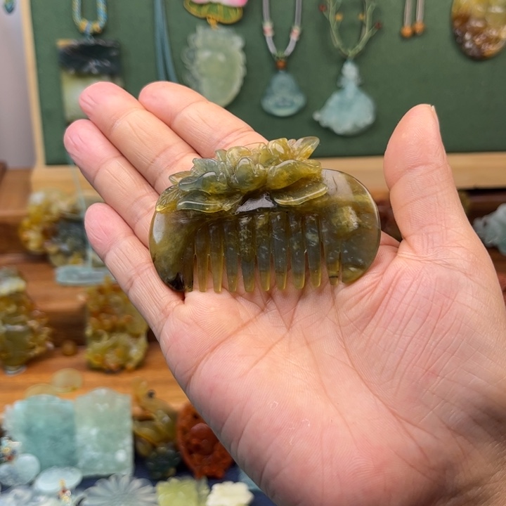 蛇纹石玉合金吊坠