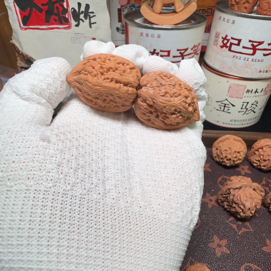 栋***爷吊坠文玩核桃密云鸡心