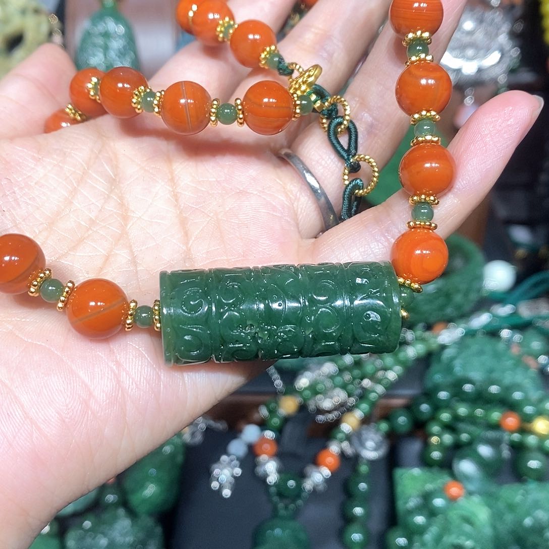 颈饰未镶嵌和田玉（糖玉）