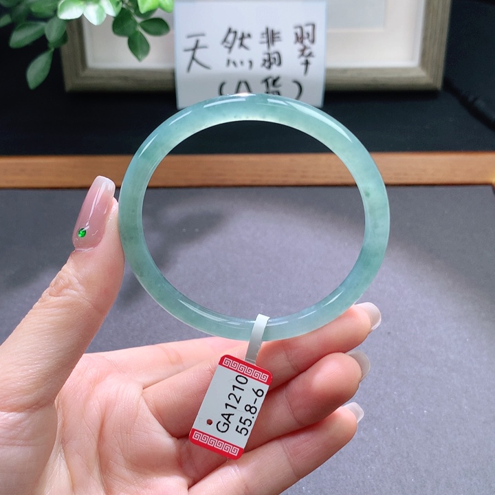 翡翠手镯未镶嵌天然翡翠手镯