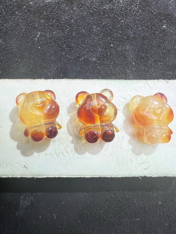 琥珀蜜蜡雕刻小熊，可用于diy手串搭配，保真保原矿