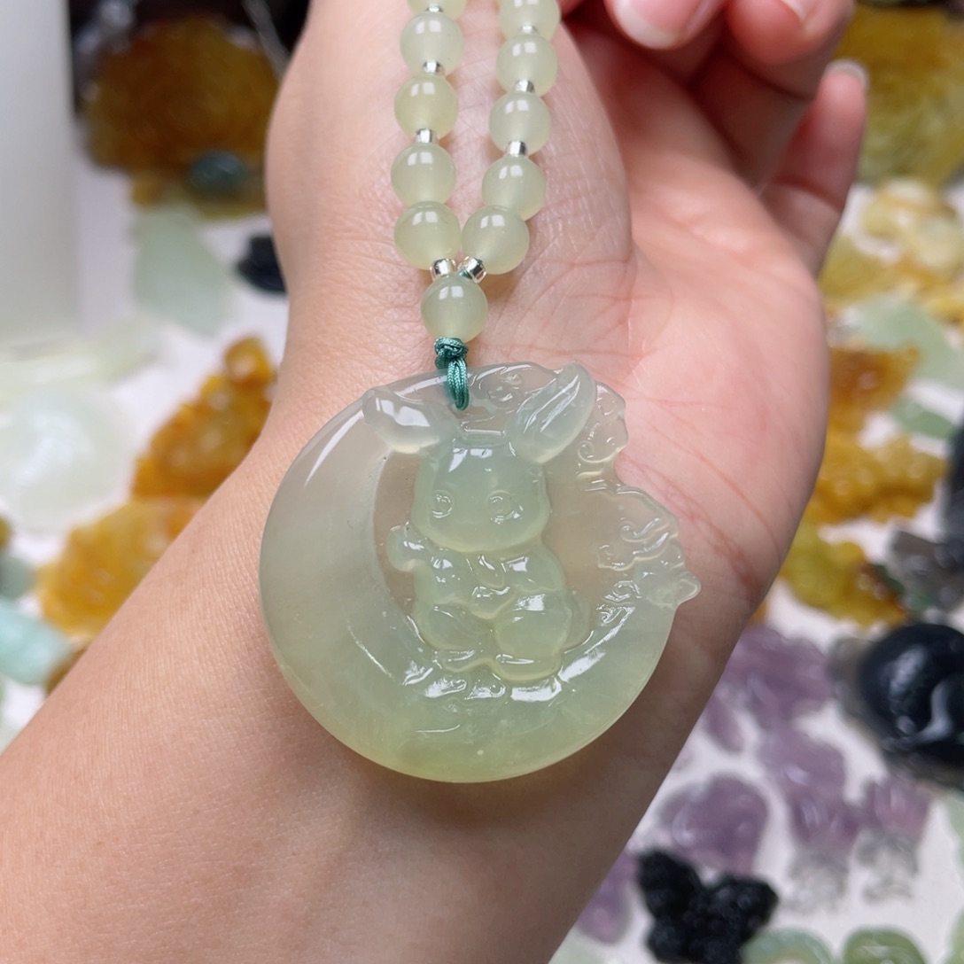 蛇纹石玉颈饰未镶嵌