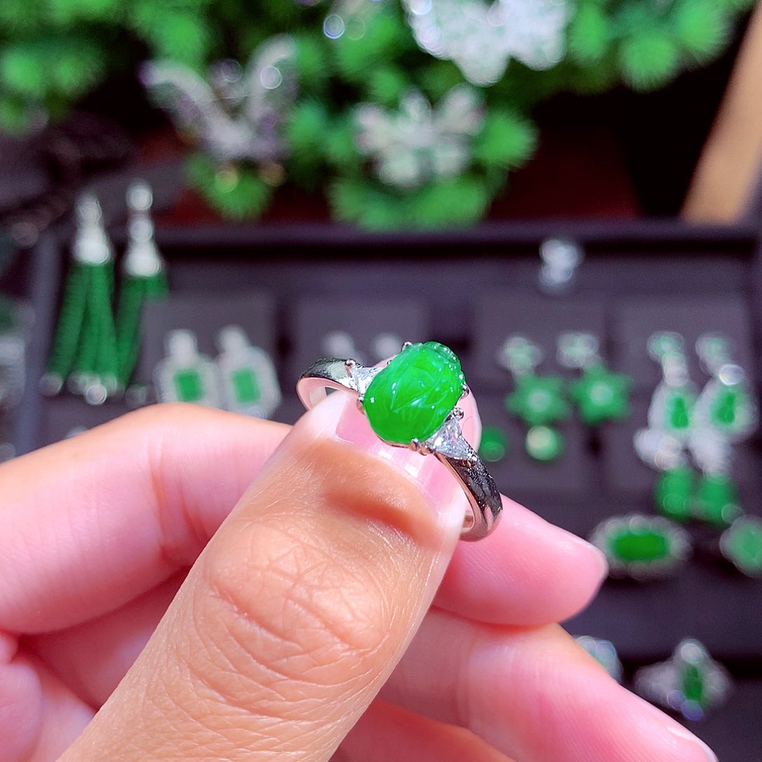 颈饰未镶嵌翡翠天然