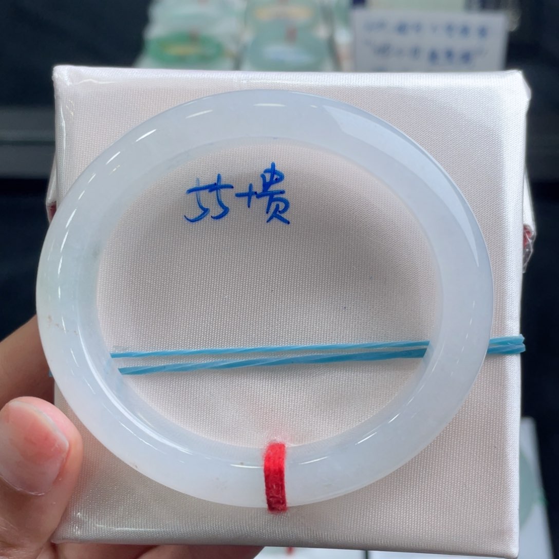 翡翠手镯未镶嵌翡翠手镯