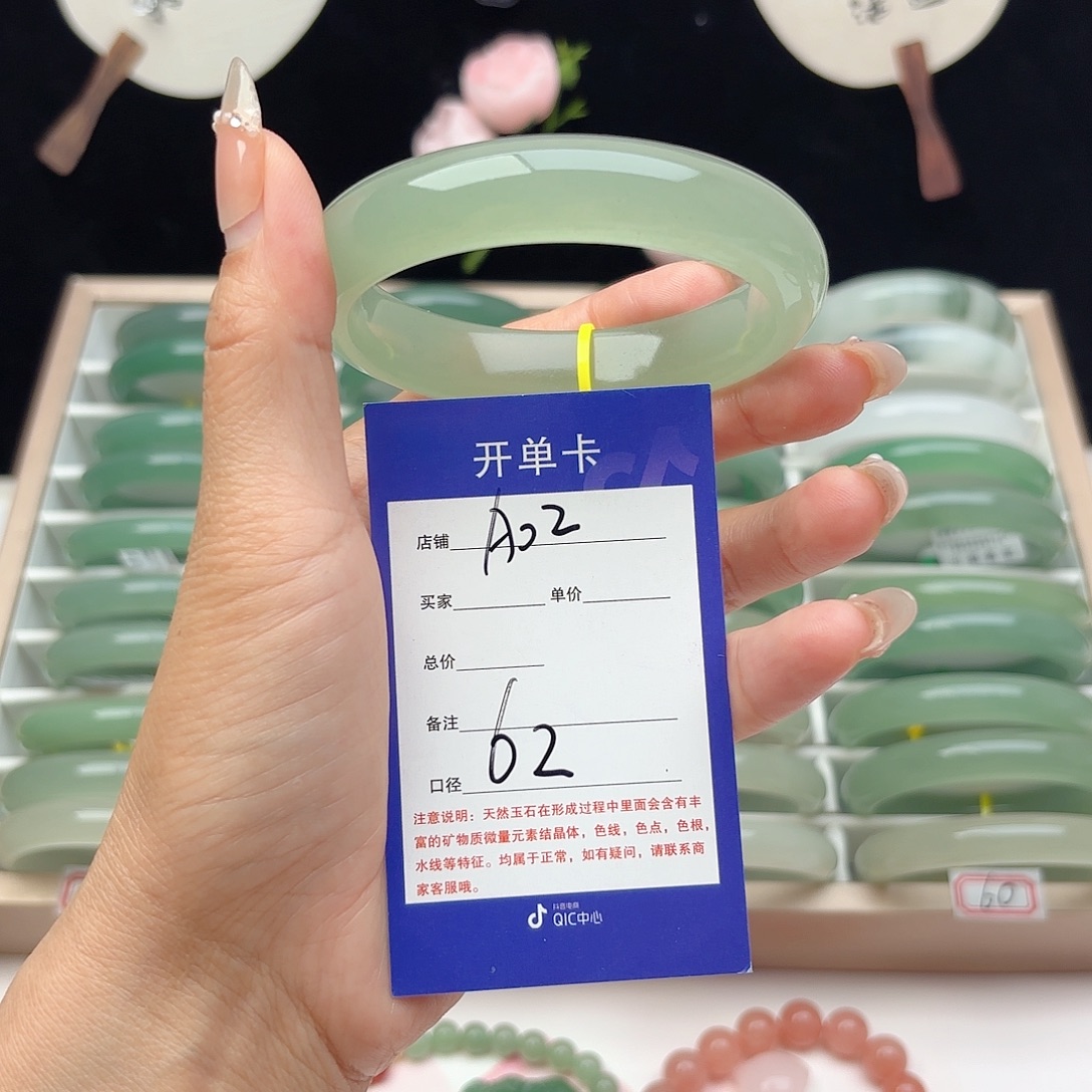 未镶嵌手镯石英质玉