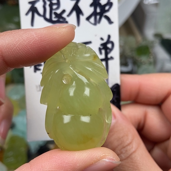 蛇纹石玉颈饰未镶嵌