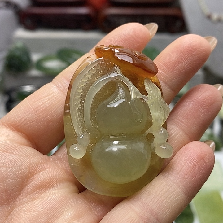 蛇纹石玉挂件未镶嵌