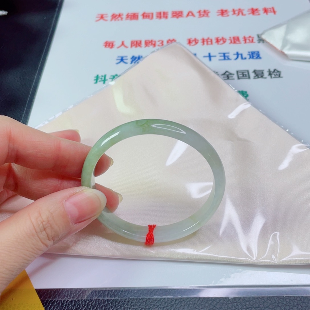 翡翠手镯未镶嵌莹*耶天然