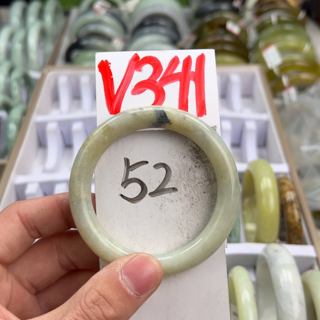 岫玉手镯未镶嵌天然岫玉微瑕，可以正常佩戴