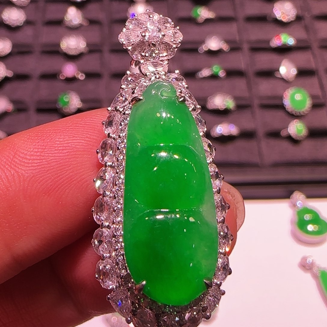 翡翠18K金镶嵌戒指