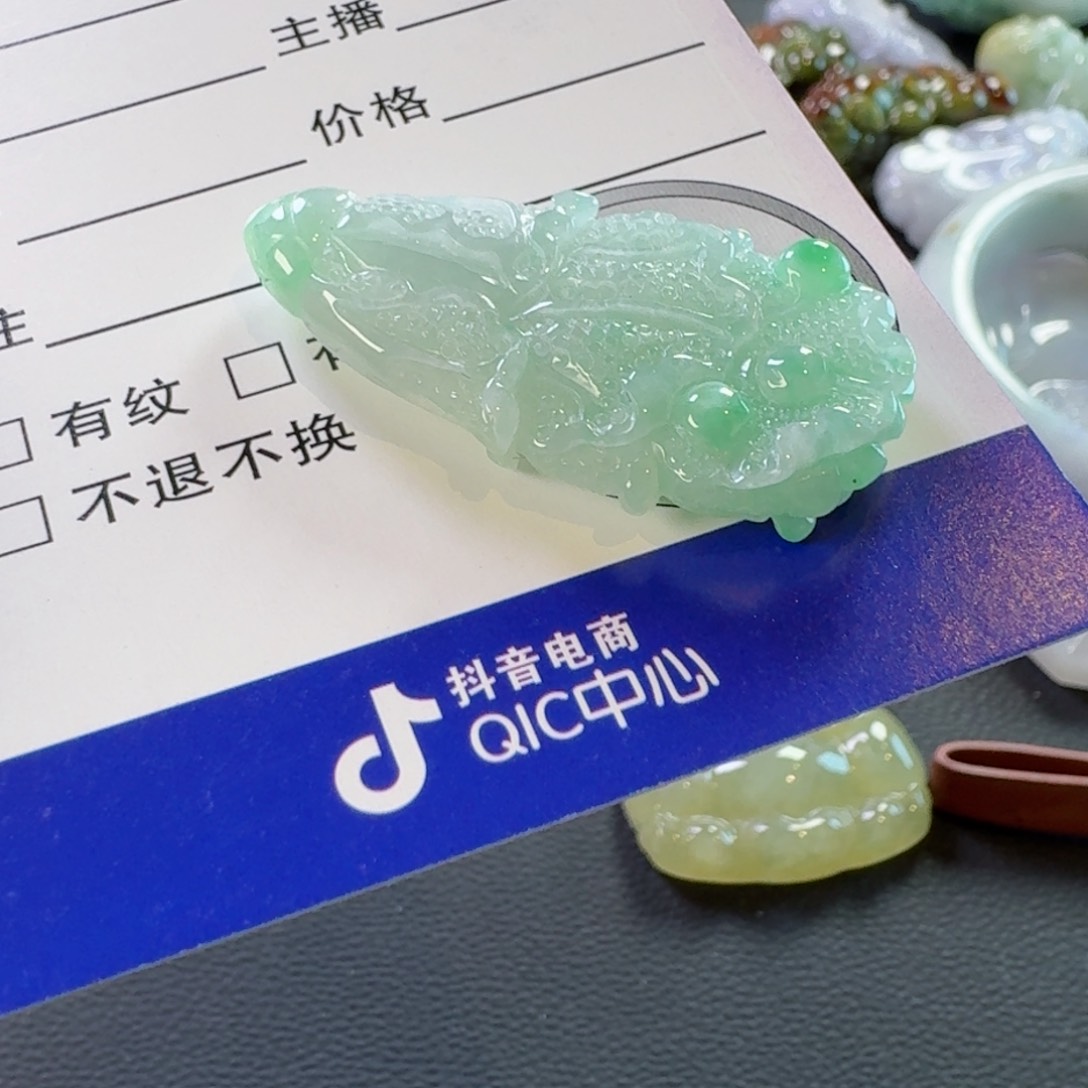 翡翠颈饰未镶嵌颈饰