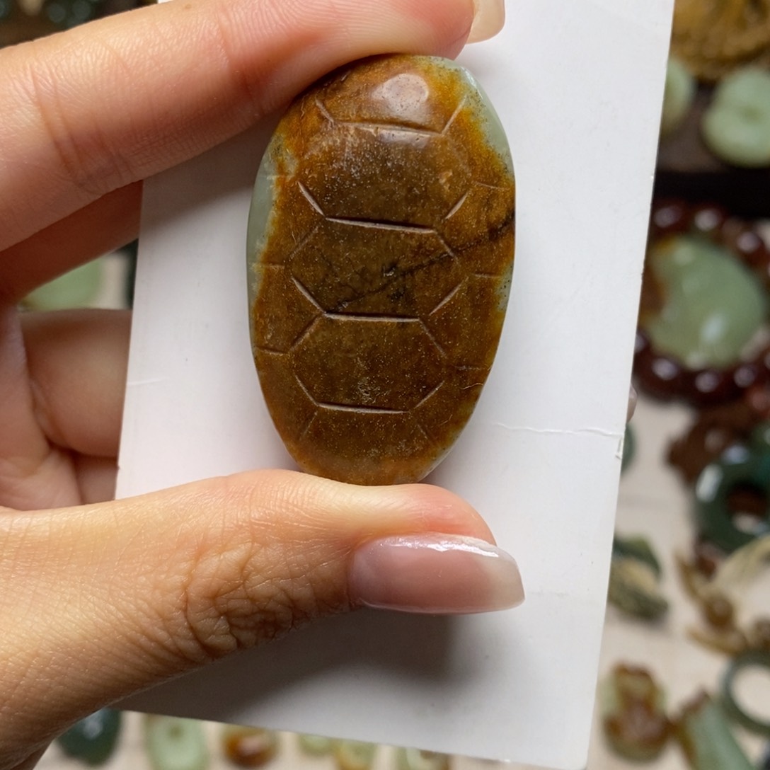 岫岩河磨玉（透闪石质玉）未镶嵌颈饰人**梦