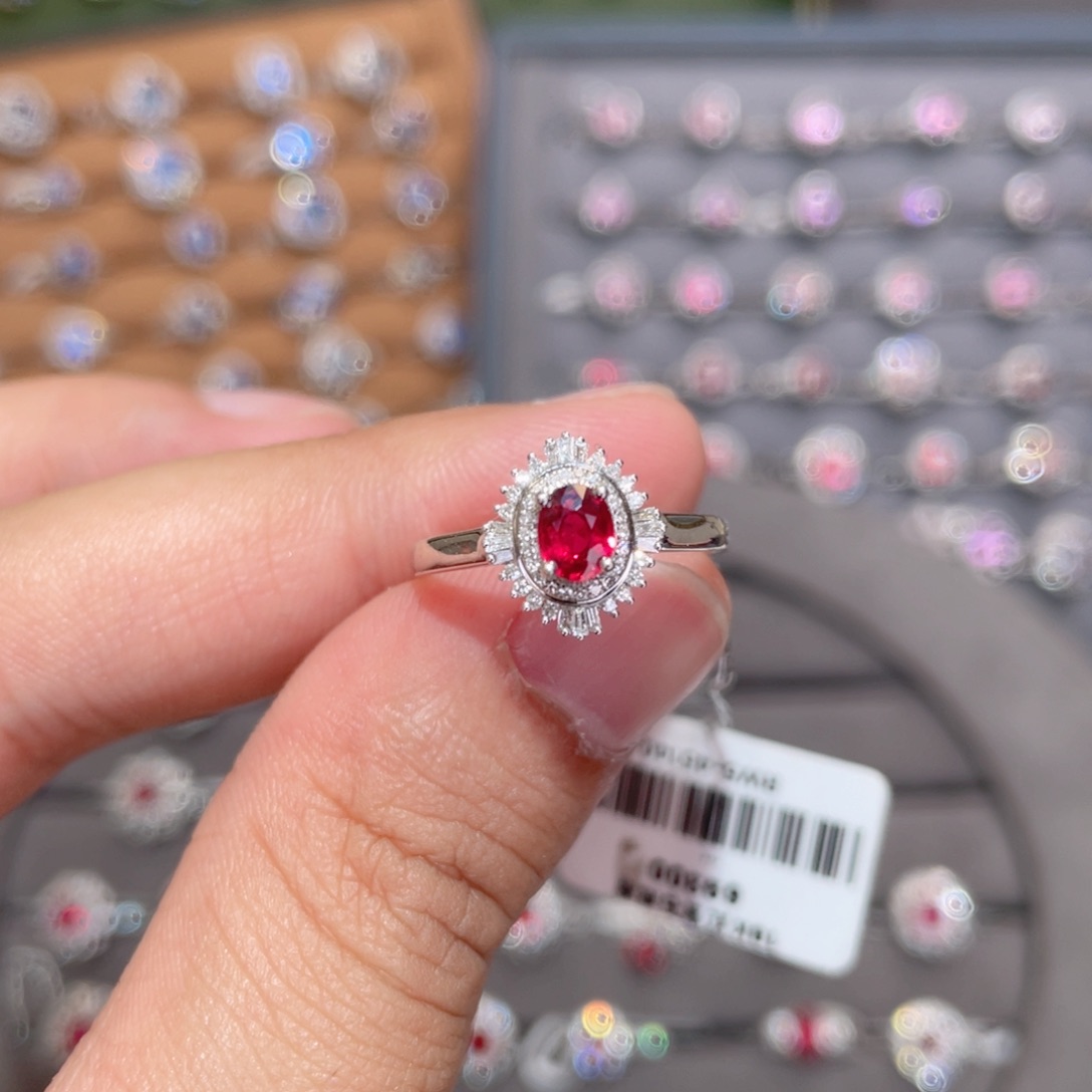 红宝石戒指18K金镶嵌0.55ct