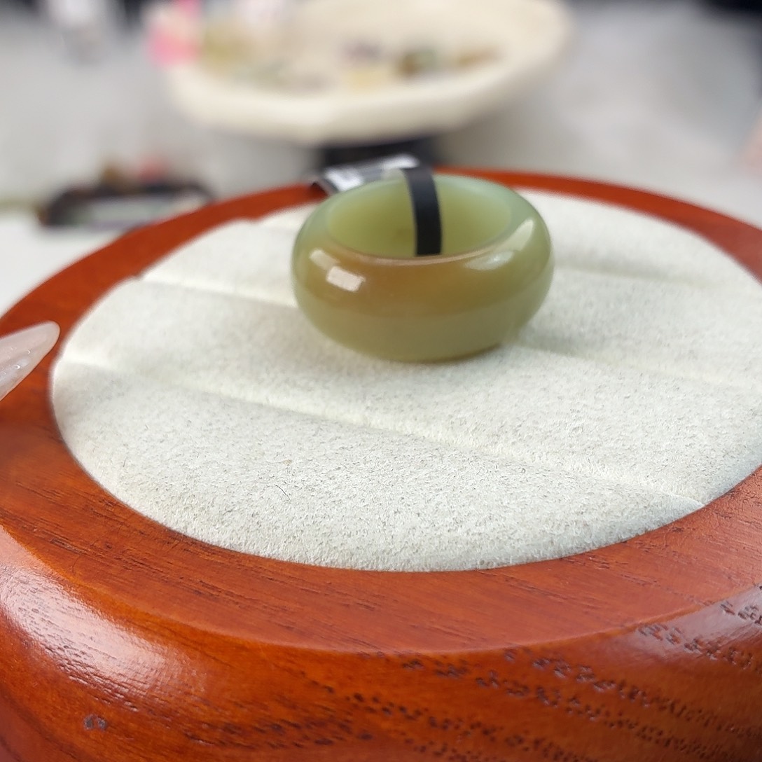 晴***7和田玉未镶嵌戒指r5一口太妃糖轮胎17.8