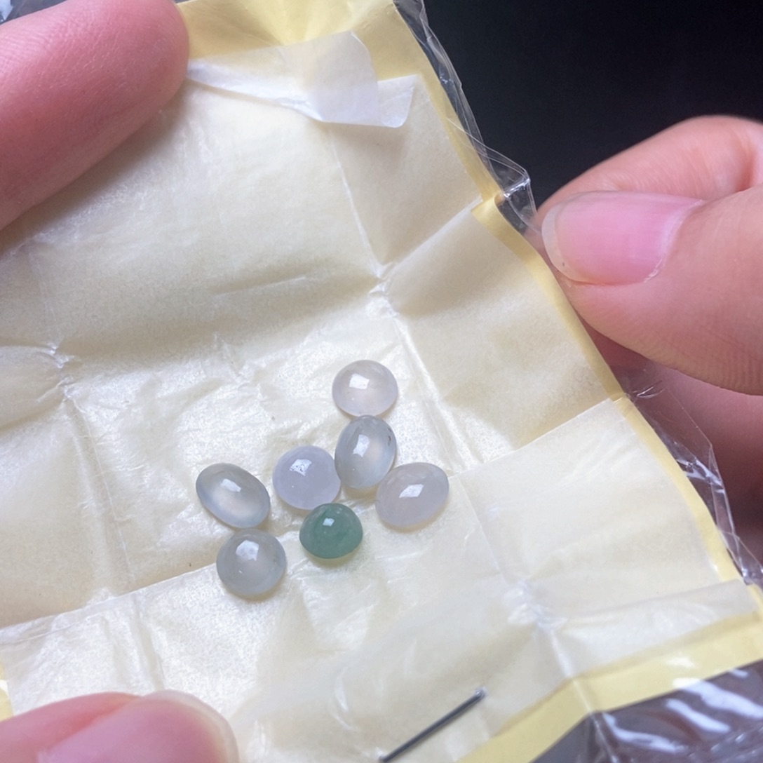 翡翠裸石翡翠裸石蛋面01