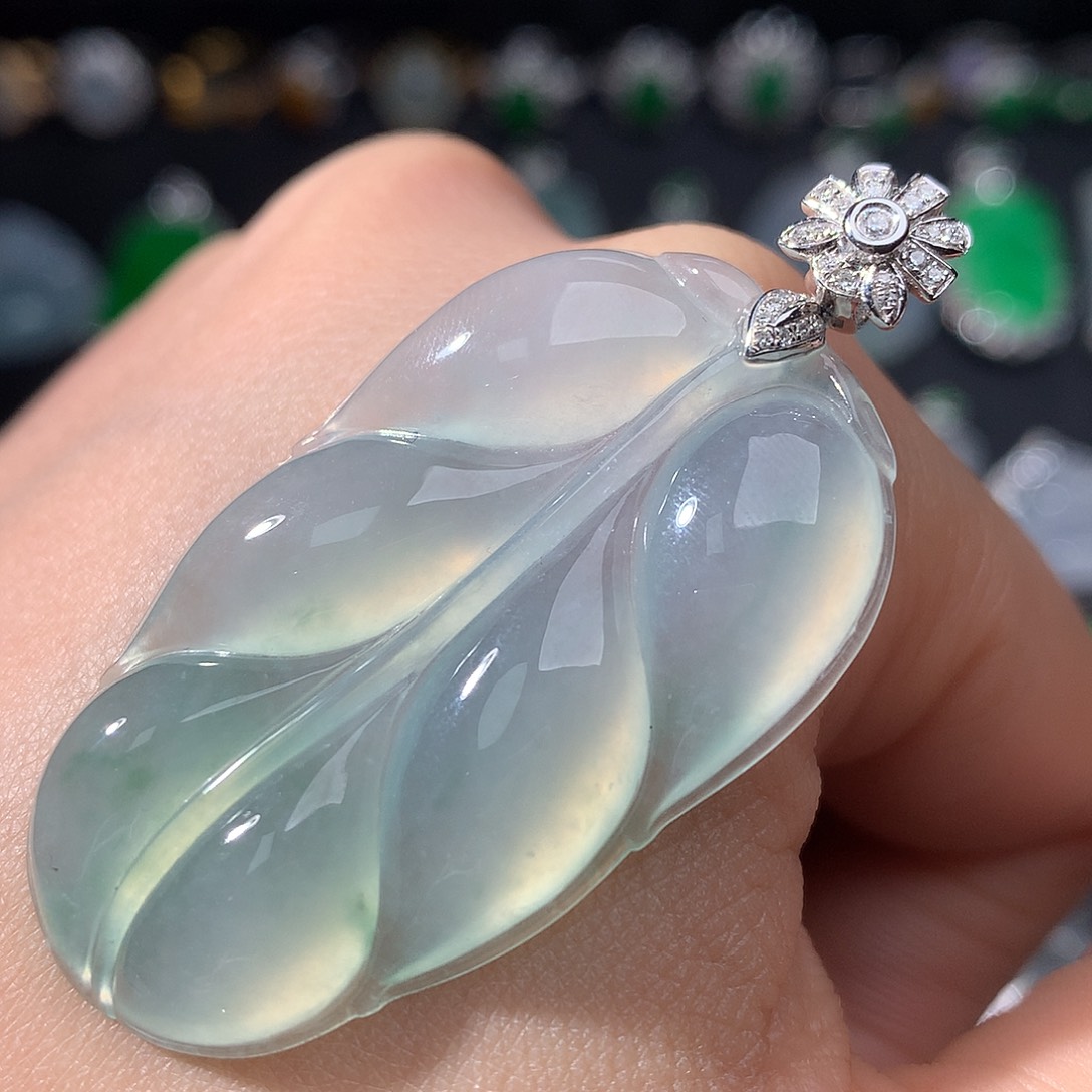 翡翠吊坠(不含链)18K金镶嵌叶子